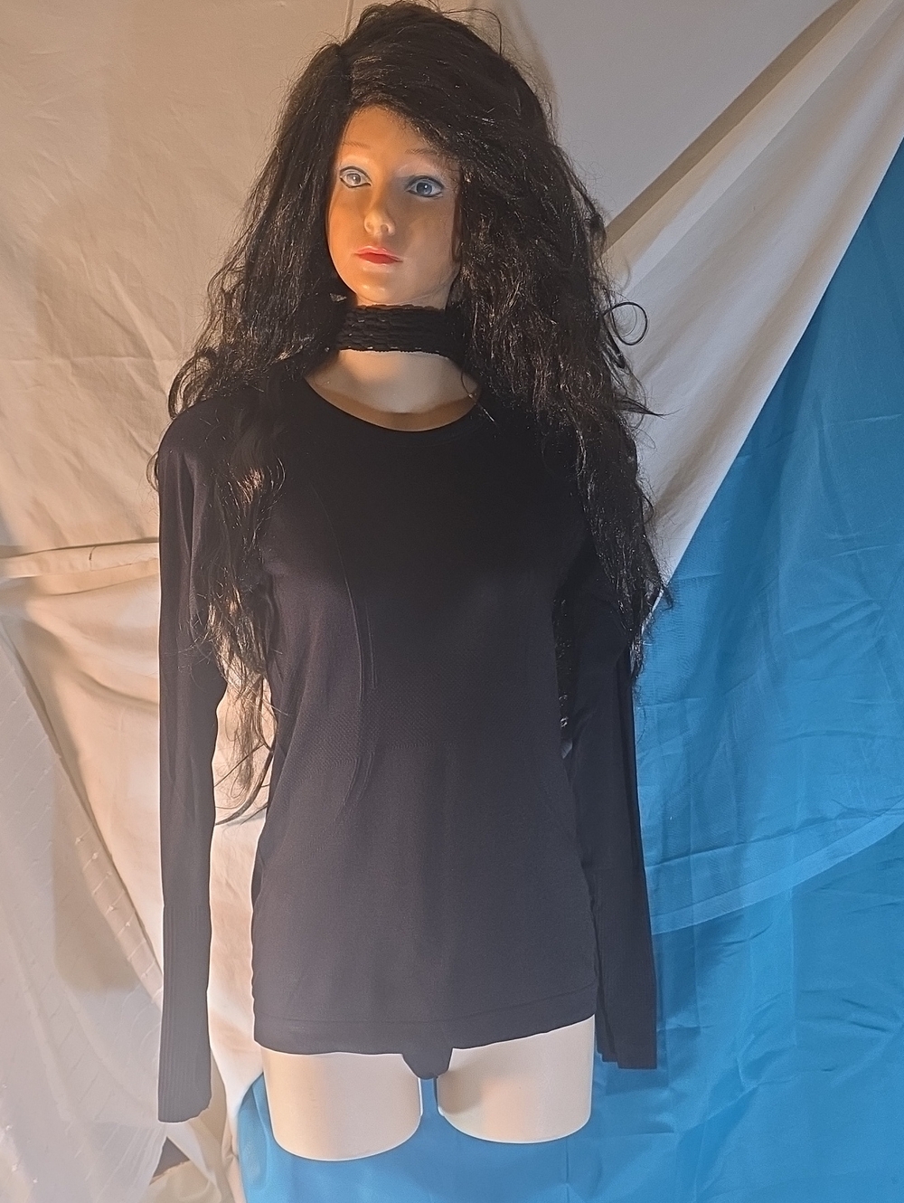 Women's Black Long-Sleeve Crew Neck Tee